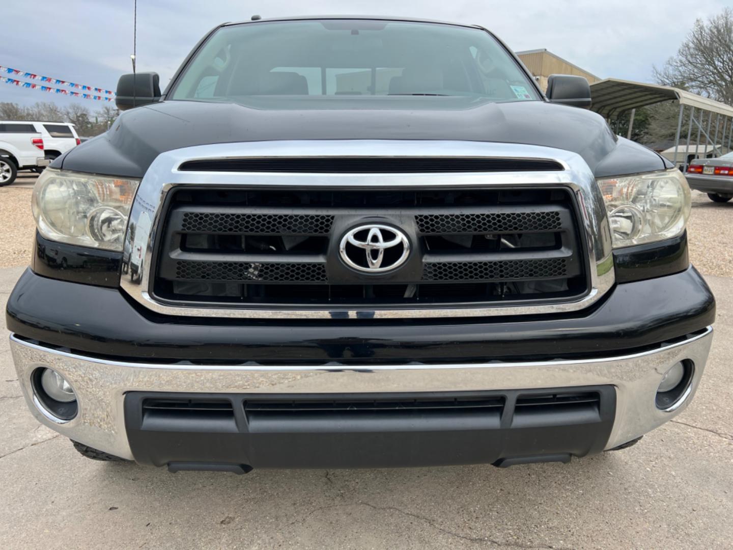 2013 Black /Tan Toyota Tundra TSS (5TFUW5F17DX) with an 5.7 V8 engine, Automatic transmission, located at 4520 Airline Hwy, Baton Rouge, LA, 70805, (225) 357-1497, 30.509325, -91.145432 - 2013 Toyota Tundra Double Cab 4X4 ****One Owner & No Accidents**** 5.7 V8 Gas, 199K Miles, Power Windows, Locks & Mirrors, Spray In Bedliner, Tow Pkg. NO IN HOUSE FINANCING. FOR INFO PLEASE CONTACT JEFF AT 225 357-1497 CHECK OUT OUR A+ RATING WITH THE BETTER BUSINESS BUREAU WE HAVE BEEN A FAMILY OWN - Photo#2